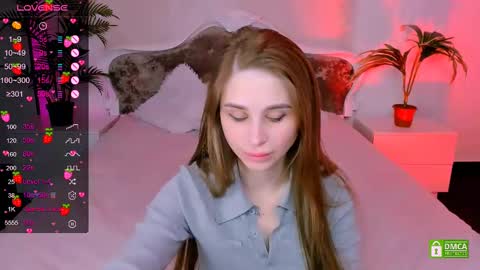 Snapshot of _mari_clark chatting on 03.10.25 Eva online show from 03.10.25