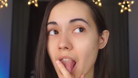  Gwen  online show from 01.29.25