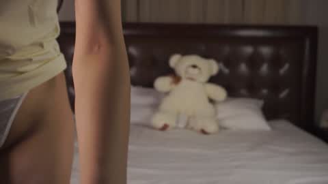  Gwen  online show from 01.29.25