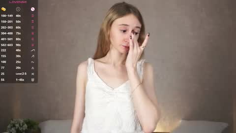  Gwen  online show from 09.18.25