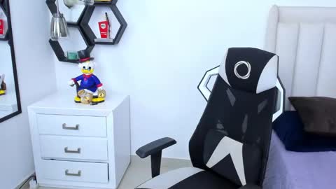 _matthew_santos_ online show from 02.04.25