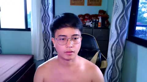 Snapshot of _maxurbate chatting on 02.17.26 MAX Dont forget to follow online show from 02.17.26