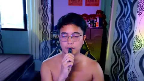 Snapshot of _maxurbate chatting on 02.18.26 MAX Dont forget to follow online show from 02.18.26