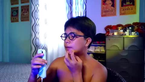 Snapshot of _maxurbate chatting on 06.11.26 MAX Dont forget to follow online show from 06.11.26