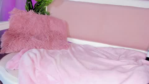 mia online show from 11.19.25