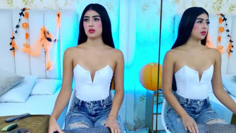 Mia Monroe online show from 10.28.25