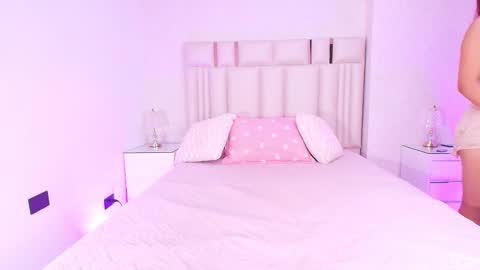 Mia  online show from 02.10.26