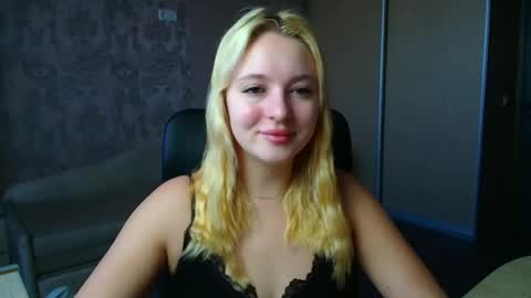 Snapshot of _mila_la_ chatting on 02.04.26 Melanie online show from 02.04.26