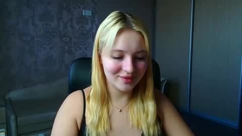 Snapshot of _mila_la_ chatting on 02.20.26 Melanie online show from 02.20.26