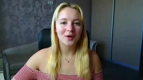 Snapshot of _mila_la_ chatting on 02.21.26 Melanie online show from 02.21.26