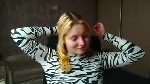 Snapshot of _mila_la_ chatting on 02.25.26 Melanie online show from 02.25.26