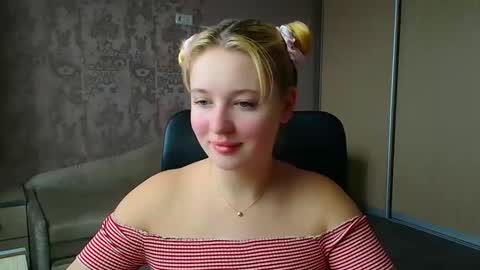 Snapshot of _mila_la_ chatting on 02.27.26 Melanie online show from 02.27.26