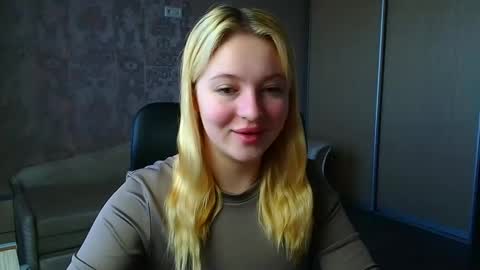 Snapshot of _mila_la_ chatting on 03.02.26 Melanie online show from 03.02.26