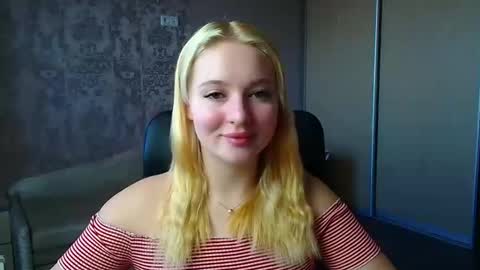 Snapshot of _mila_la_ chatting on 03.06.26 Melanie online show from 03.06.26