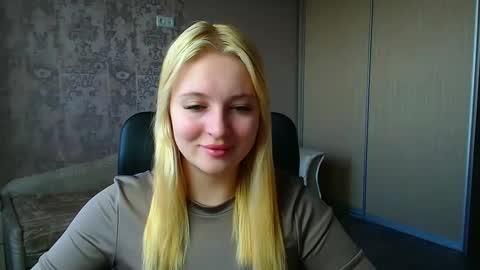 Snapshot of _mila_la_ chatting on 03.11.26 Melanie online show from 03.11.26