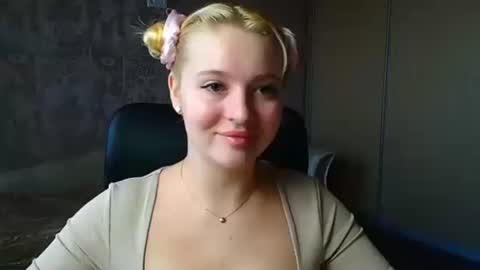 Snapshot of _mila_la_ chatting on 03.13.26 Melanie online show from 03.13.26