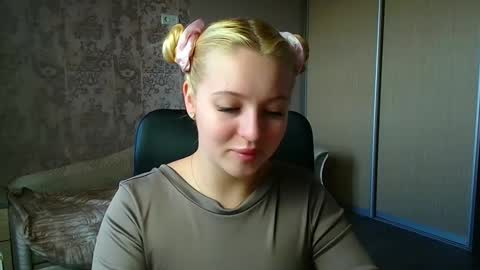 Snapshot of _mila_la_ chatting on 03.16.26 Melanie online show from 03.16.26