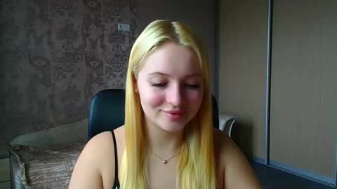 Snapshot of _mila_la_ chatting on 03.18.26 Melanie online show from 03.18.26