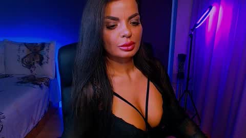 Snapshot of _milani_ chatting on 01.07.26 Milani online show from 01.07.26