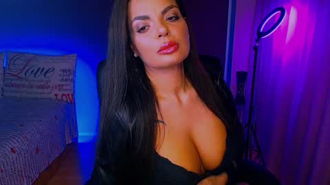 Snapshot of _milani_ chatting on 01.14.26 Milani online show from 01.14.26