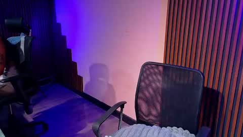 Snapshot of _mileyross chatting on 05.09.26 Call me Miley online show from 05.09.26