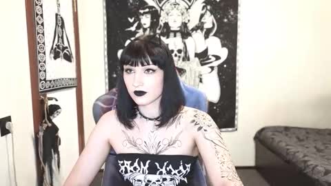 Snapshot of _millisi_ chatting on 10.26.25 Millisi online show from 10.26.25