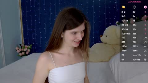 Snapshot of _mirror_girl chatting on 01.30.25 Victoria online show from 01.30.25