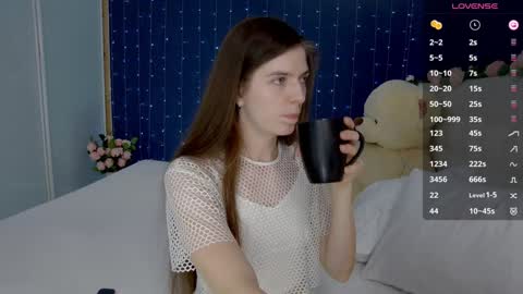 Snapshot of _mirror_girl chatting on 02.01.25 Victoria online show from 02.01.25