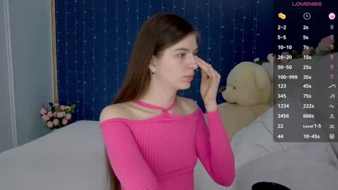 Snapshot of _mirror_girl chatting on 02.03.25 Victoria online show from 02.03.25