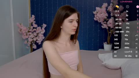 Snapshot of _mirror_girl chatting on 02.07.25 Victoria online show from 02.07.25