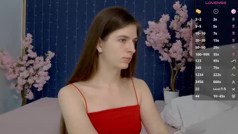 Snapshot of _mirror_girl chatting on 02.13.25 Victoria online show from 02.13.25