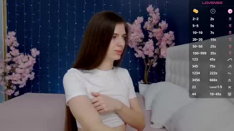 Snapshot of _mirror_girl chatting on 03.11.25 Victoria online show from 03.11.25