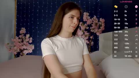 Snapshot of _mirror_girl chatting on 09.12.25 Victoria online show from 09.12.25