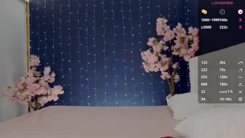 Snapshot of _mirror_girl chatting on 09.30.25 Victoria online show from 09.30.25