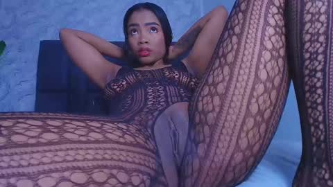 Snapshot of _mishell chatting on 09.15.25 Mishell online show from 09.15.25