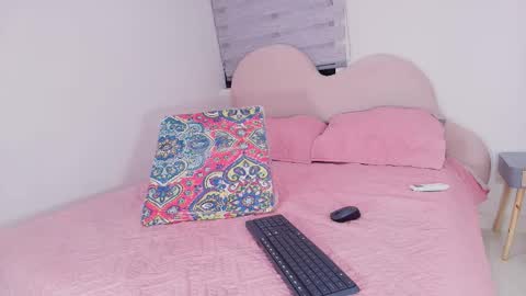 Snapshot of _mystic_luna chatting on 12.05.25 Luna online show from 12.05.25