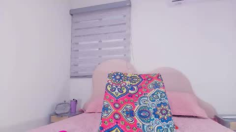 Snapshot of _mystic_luna chatting on 12.16.25 Luna online show from 12.16.25