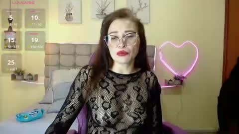 Snapshot of _naomi_s chatting on 07.21.26 _naomi_s online show from 07.21.26