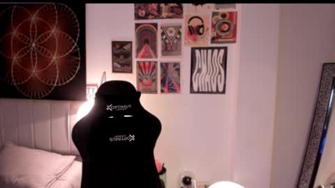 Snapshot of _natashawolf chatting on 12.23.25 Nati - Independ model online show from 12.23.25