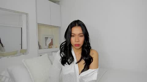 independent model natha online show from 10.22.25