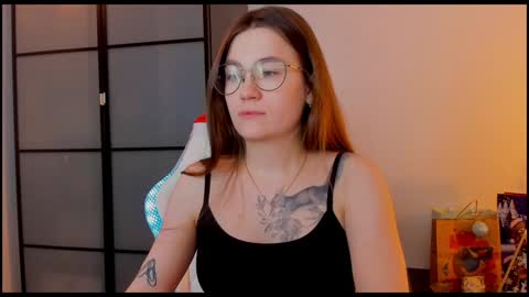 Snapshot of _nemalkovamia chatting on 01.06.25 Mia with a big heart  online show from 01.06.25