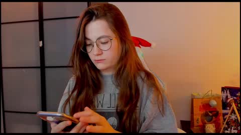 Snapshot of _nemalkovamia chatting on 01.12.25 Mia with a big heart  online show from 01.12.25