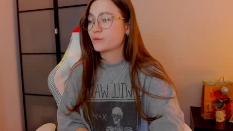 Snapshot of _nemalkovamia chatting on 01.12.25 Mia with a big heart  online show from 01.12.25