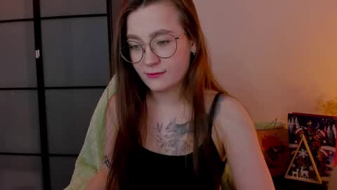 Snapshot of _nemalkovamia chatting on 02.12.25 Mia with a big heart  online show from 02.12.25