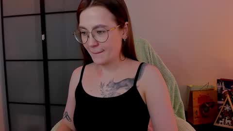 Snapshot of _nemalkovamia chatting on 02.12.25 Mia with a big heart  online show from 02.12.25
