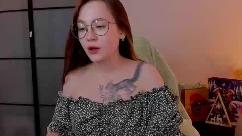 Snapshot of _nemalkovamia chatting on 02.13.25 Mia with a big heart  online show from 02.13.25