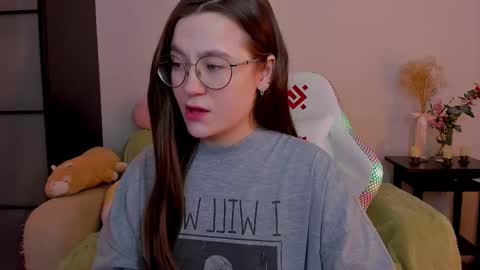 Snapshot of _nemalkovamia chatting on 02.23.25 Mia with a big heart  online show from 02.23.25