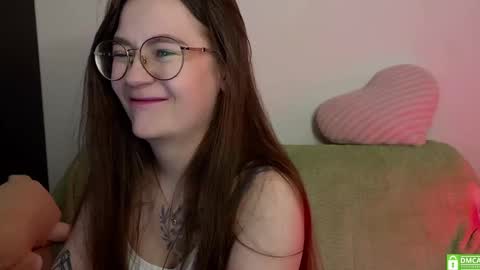 Snapshot of _nemalkovamia chatting on 03.11.25 Mia with a big heart  online show from 03.11.25