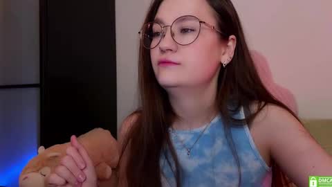 Snapshot of _nemalkovamia chatting on 03.12.25 Mia with a big heart  online show from 03.12.25