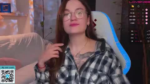 Snapshot of _nemalkovamia chatting on 10.20.25 Mia with a big heart  online show from 10.20.25